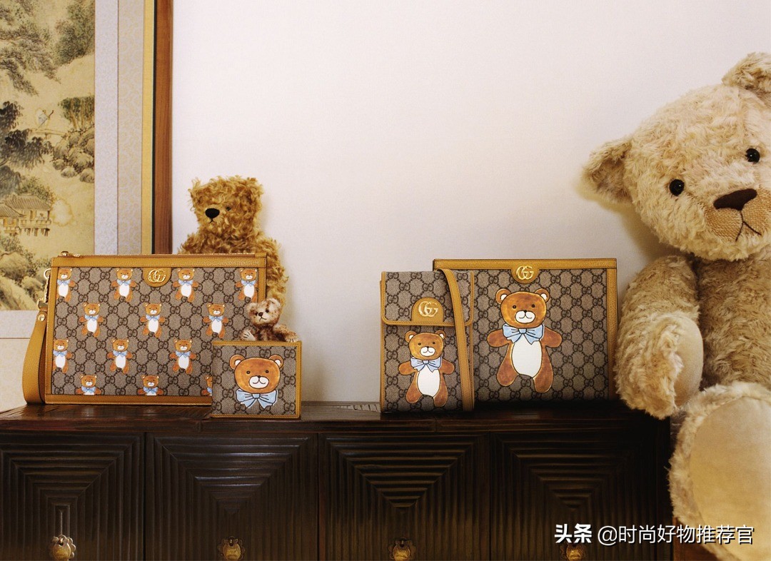 gucci泰迪熊印花连衣裙 (gucci粉色卫衣泰迪熊)