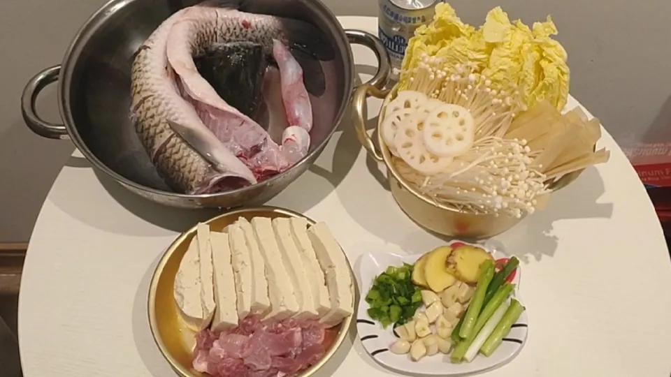 草鱼怎么炖好吃又简单做法,草鱼怎么炖才好吃又简单家常做法