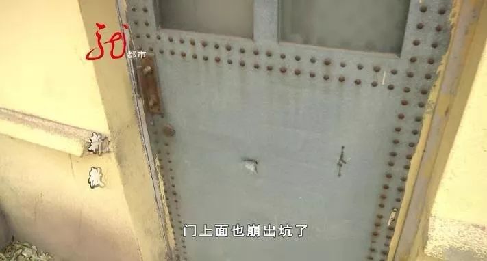 睡觉感觉提心吊胆,居民家半夜玻璃被砸的原因