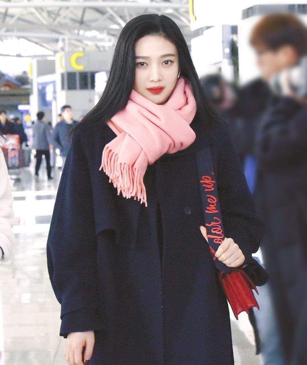 冬天戴围巾欧美,冬天围巾这样系百搭时尚