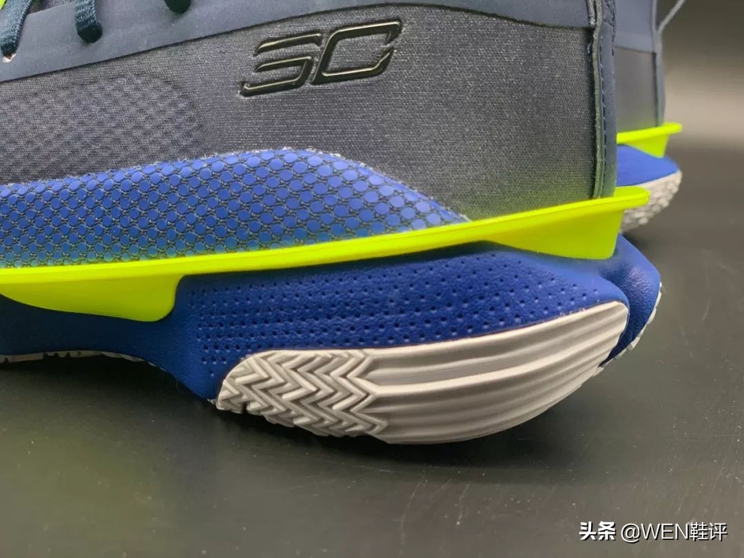 库里和ua合作的第一双鞋,ua库里篮球鞋