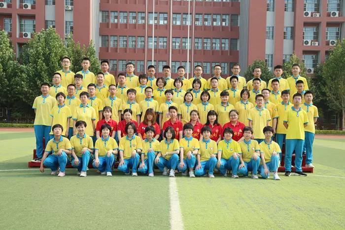 凝聚集体力量的班徽,团结友爱拼搏进取班徽