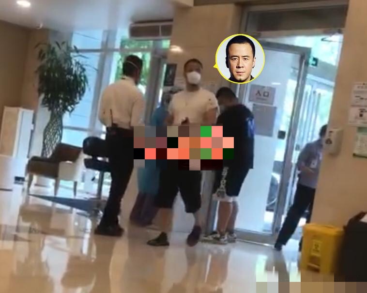 杨坤患病经历,杨坤深夜去医院视频