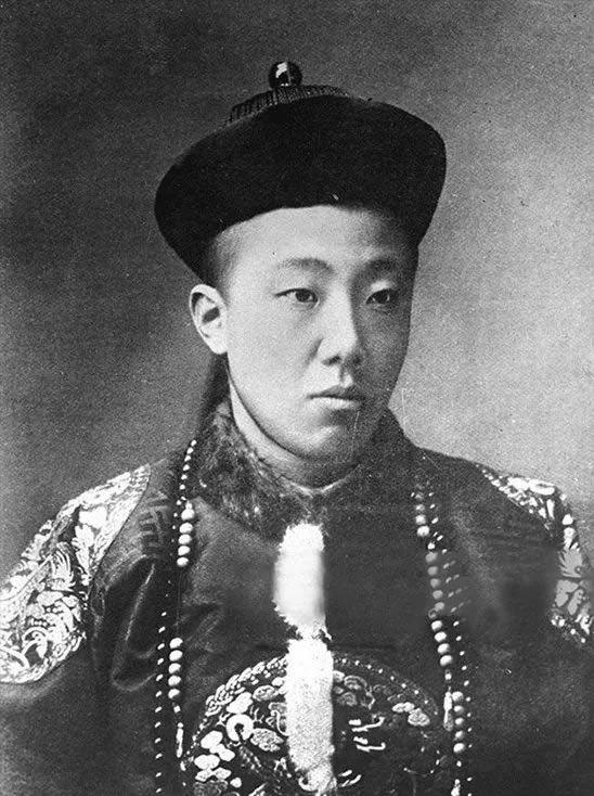 清朝十二帝的皇帝简介,清朝十二帝最昏庸的皇帝