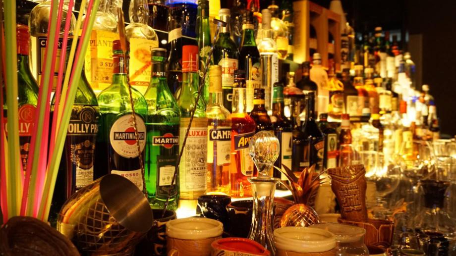 在酒吧要多少钱,在酒吧一次性消费多少