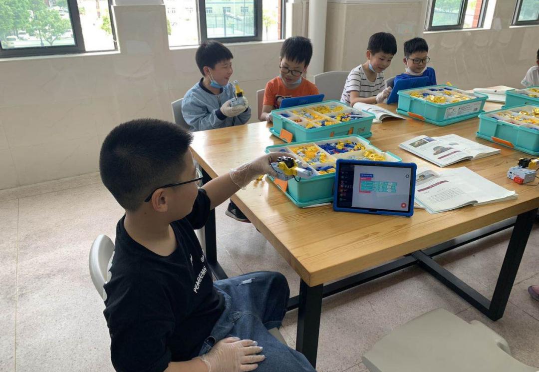 人工智能课程走进崇贤一小