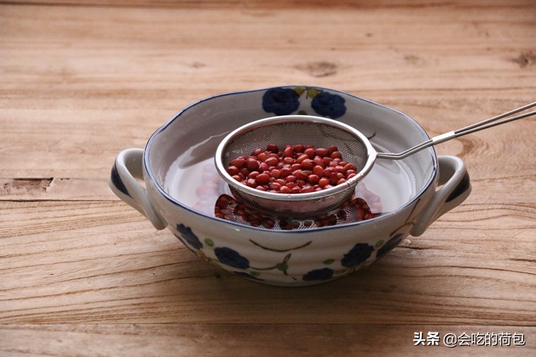 煮红豆沙什么时候放糖,煮红豆沙怎么才不会变色