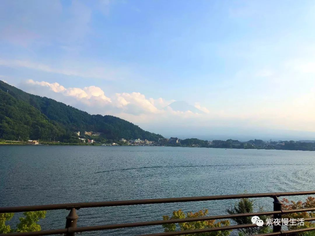 未见富士,幸运依在-秀峰阁湖月