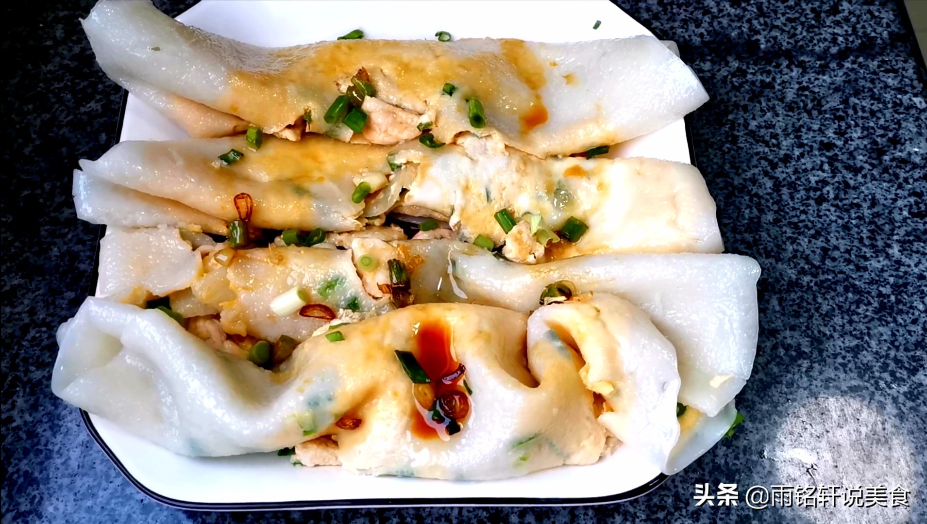 自制家常肠粉的做法简单易学,简易的肠粉在家就能制作