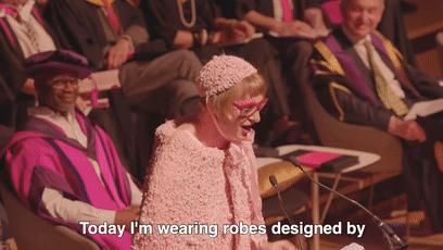 他以一己之力，让UAL的毕业典礼变成“女装大佬”的异装盛会