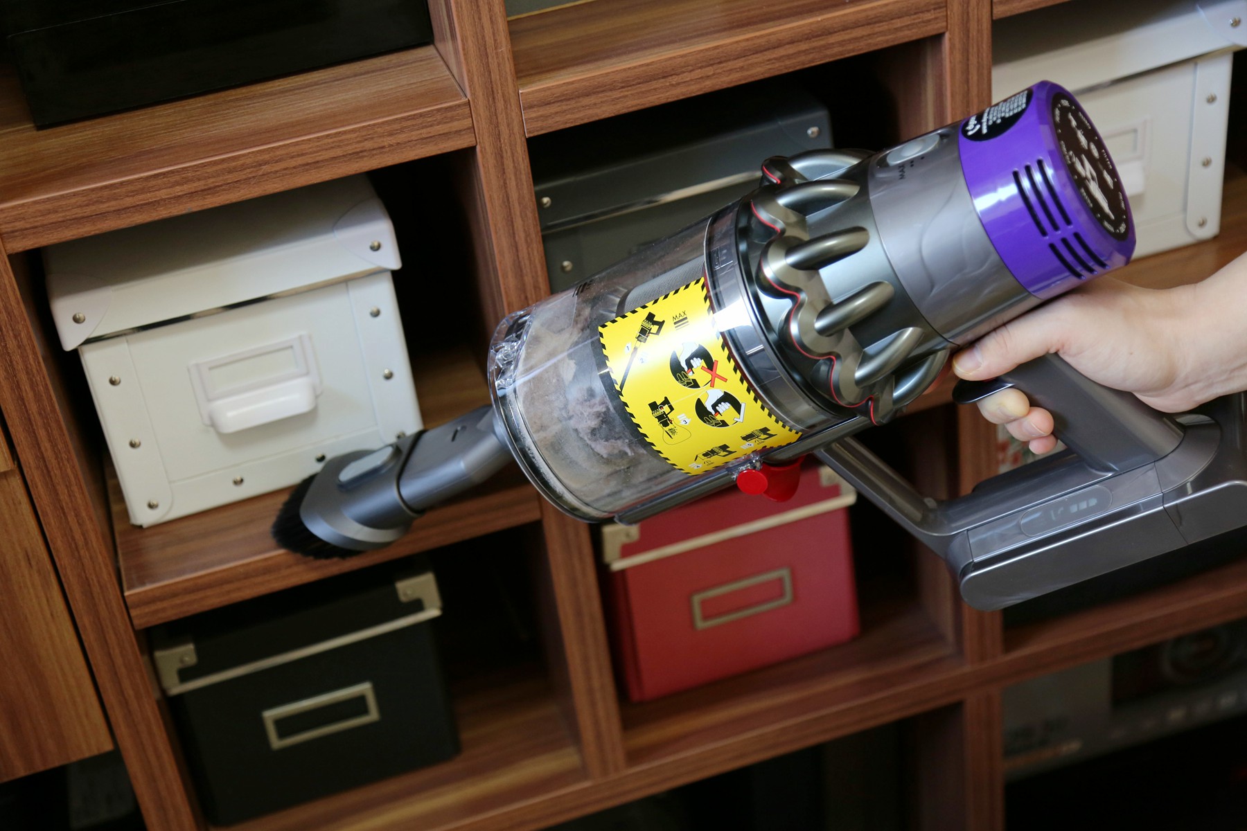 戴森v10吸尘器问题,戴森v10吸尘桶难以推开