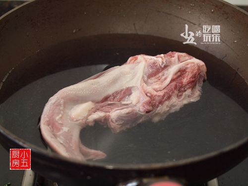 60岁做餐饮生意老板,60年秘制卤味