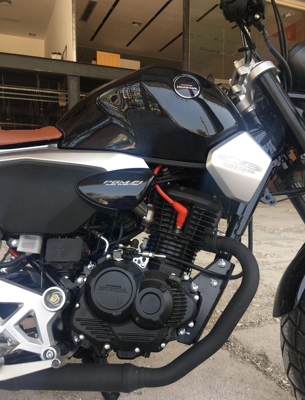 同事买了一辆日系车,同事买的摩托车