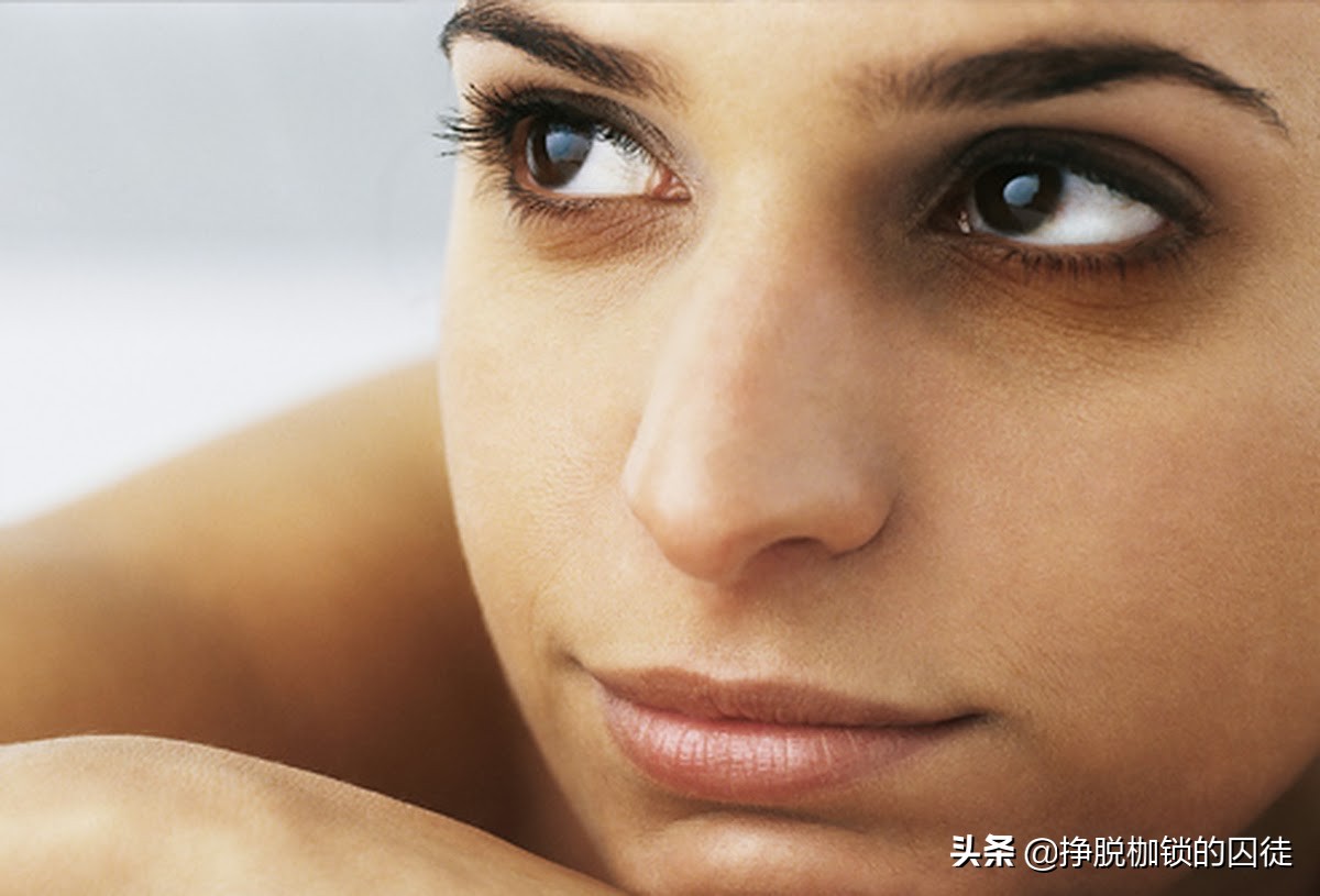 女孩黑眼圈重什么原因造成的,黑眼圈是什么原因造成的啊