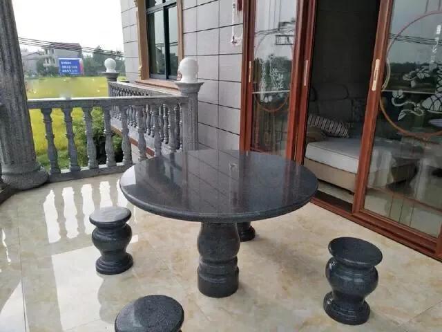 村里土豪的三楼自建房,女子在农村自建3层小楼没钱装修