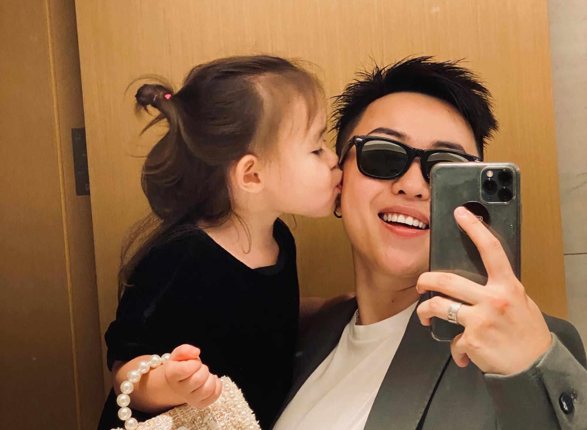 跨国买精生混血女儿的叶海洋，二胎出生了！前一天还在直播