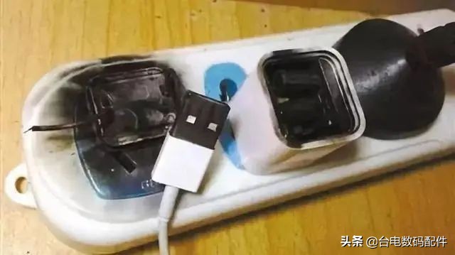 如何正确使用充电宝才不会着火,怎么正确使用充电宝才没有虚电