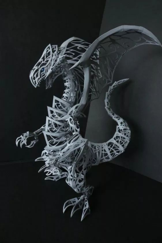 小哥用废纸盒惊艳27万人,跟他一比,我简直是手残