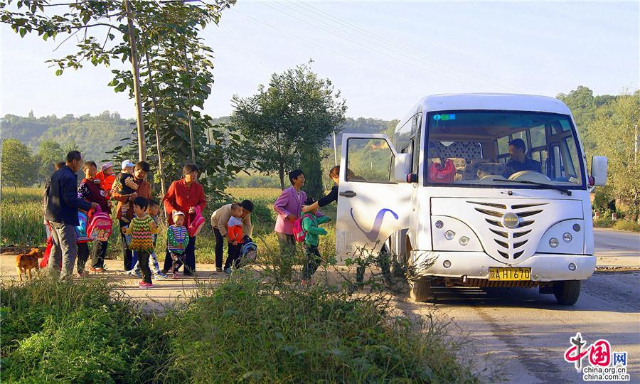 三艘航母合照高清,中国航母照片三视图