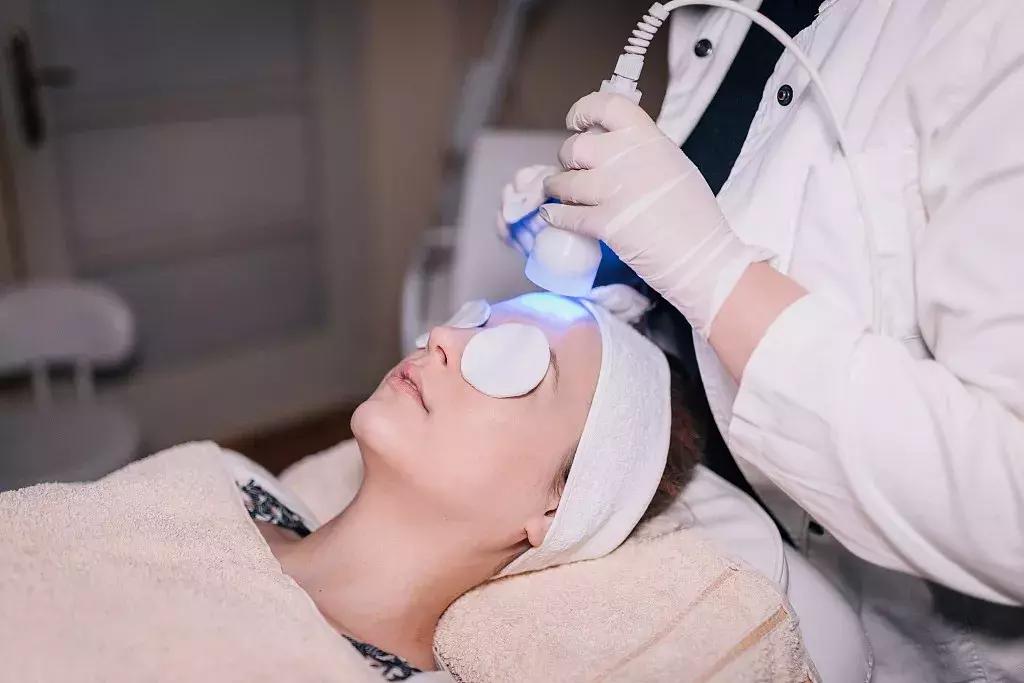 秋天来了我们经历了一年四季,秋天我们来了