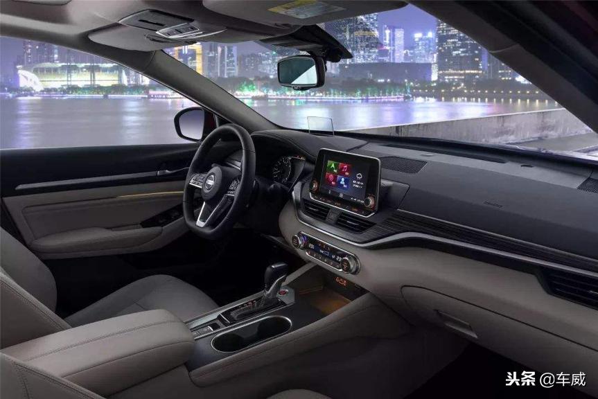 全新天籁竞争力分析，设计、舒适性有优势，但运动只表现在发动机