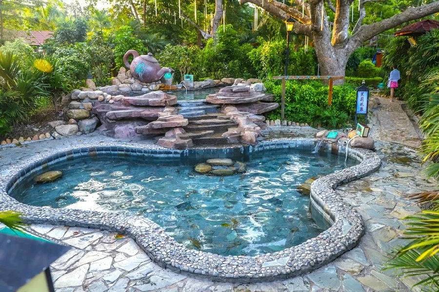 揭阳普宁盘龙湾温泉,普宁盘龙湾温泉度假村山泉水乐园