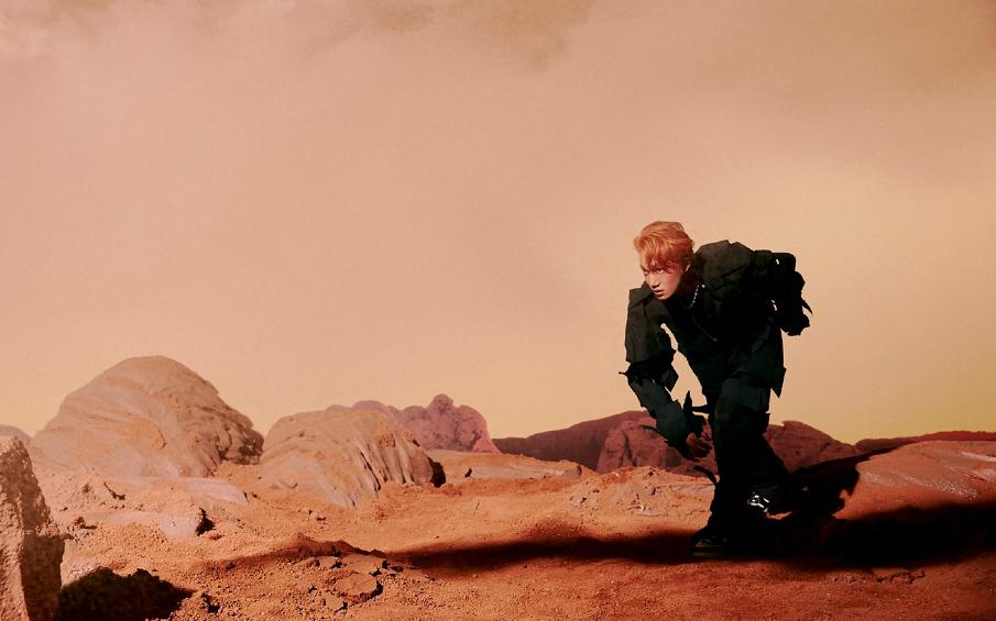 难为EXO的cody了!能找到这么多怪衣服,*钟金**仁用脸消化乞丐装