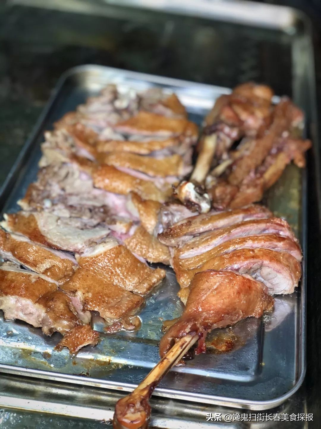 二道老厂区奇店。鹅的一切,全都炭火烤。烤鹅脖大锤抡