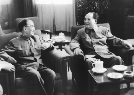 毛主席的两块腕表郭沫若送的欧米茄伴其31年