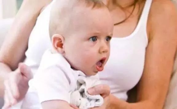 仔猪身上有出血点和结痂是什么病,孩子总是有一两个出血点反反复复