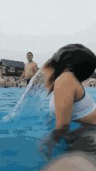 搞笑gif开心一刻,搞笑gif段子妹子你太皮了