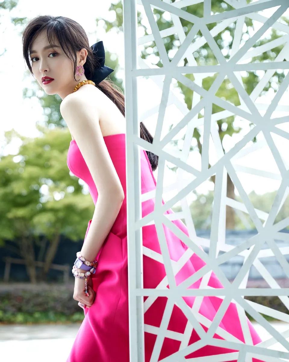 雅诗兰黛首位中国代言人,杨幂代言雅诗兰黛粉底液是哪款