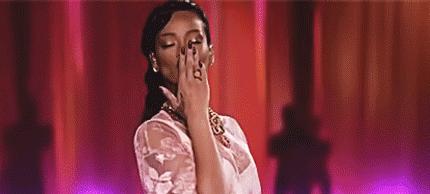 蕾哈娜不甘在平庸面前低头,蕾哈娜为什么这么成功