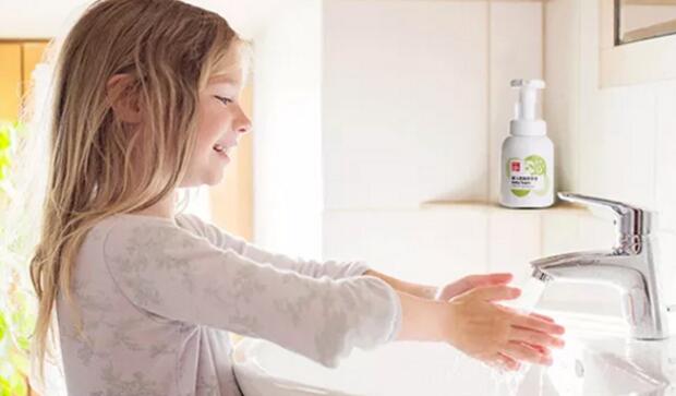 宝宝总是打喷嚏是肺气虚,宝宝总打喷嚏是感冒了