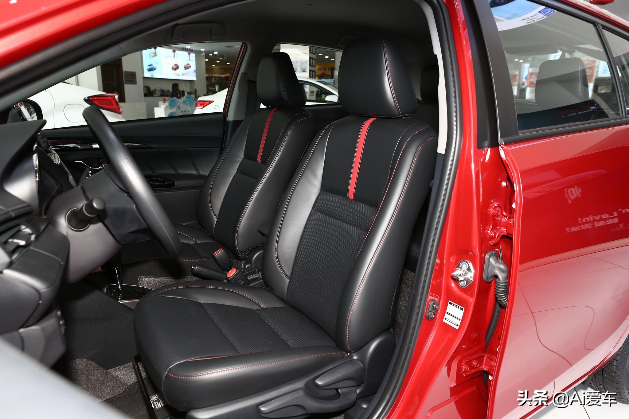 丰田yarisl致炫2015款简介,便宜油耗低的自动挡车