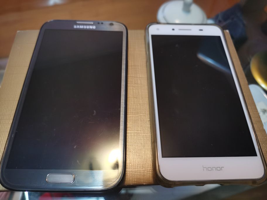 今天“断舍离”,收拾出来12部老手机,咋处理呢?