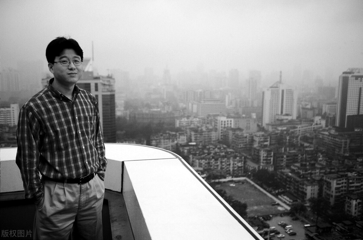 “养猪人”丁磊的经商之路，抛弃“铁饭碗”创立网易，靠游戏发家