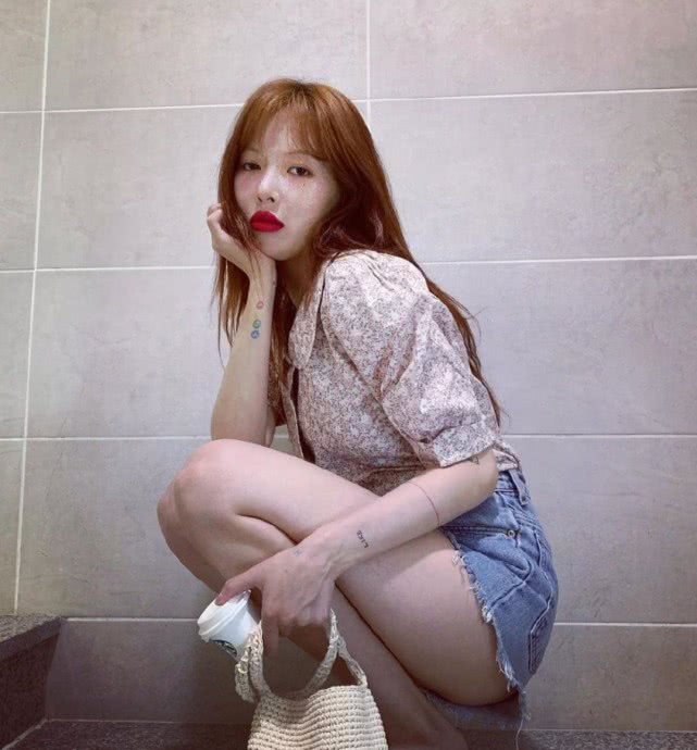 火了金泫雅的粉色“*弹子**鞋”,显脚长2cm,却是无敌显腿细神奇