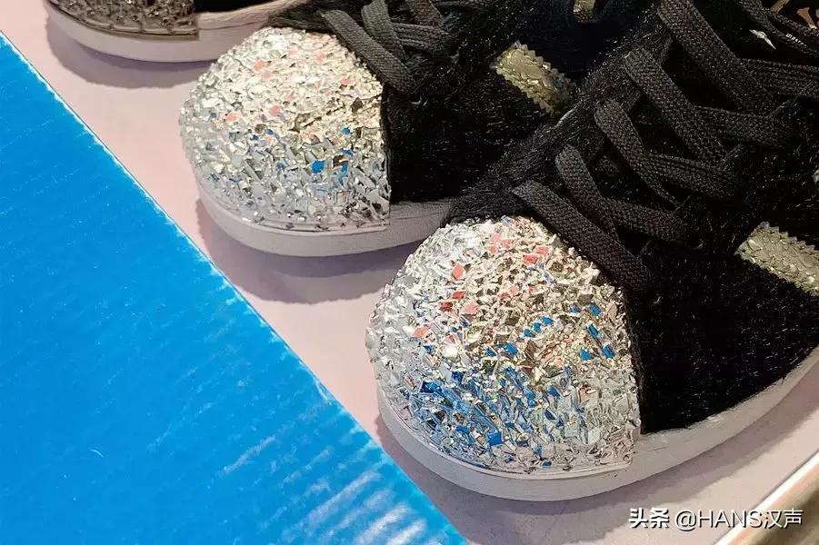 欢度315|在江汉路遇到5个山寨NB,4个假耐克和100个高仿鹿角巷