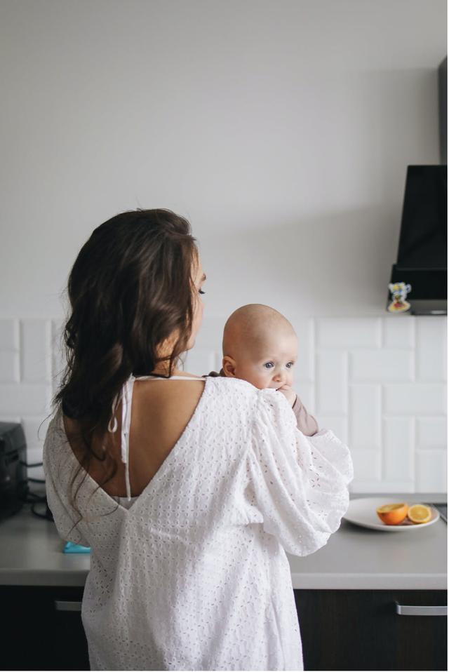 产后多久泌乳素会降低,月子里泌乳素高不好回奶吗