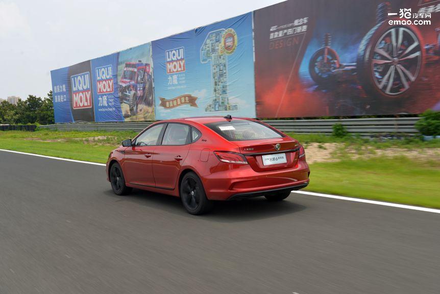 名爵6手动高铁版测试,试驾新名爵6见证6秒破百