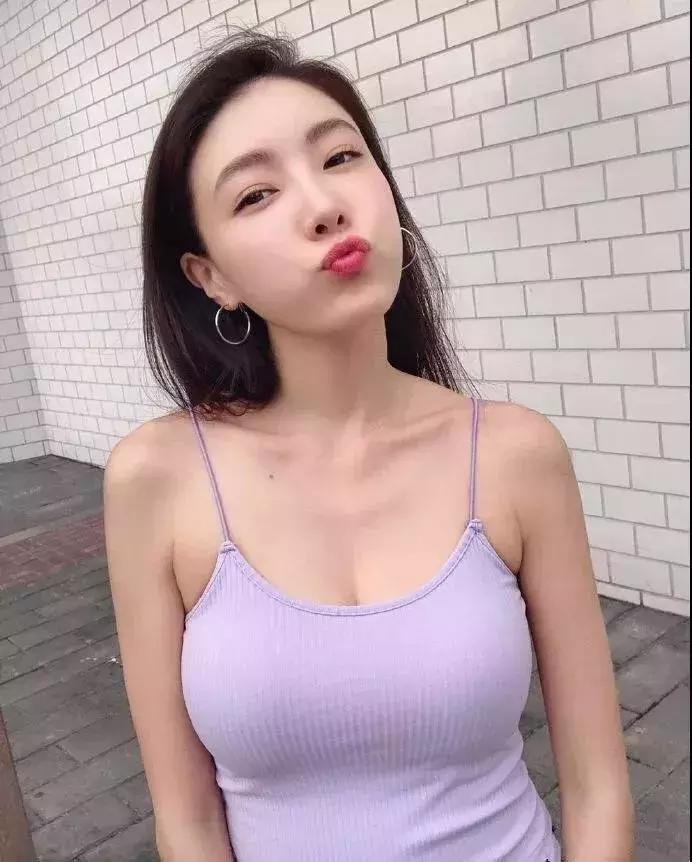 和男朋友约会时穿吊带,和男朋友穿的吊带裙