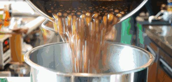 奶茶真的“有毒”吗?明明会变胖,为啥那么多人还是喜欢喝?