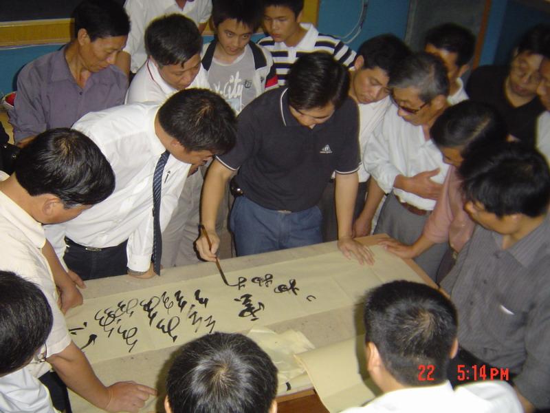 能免费帮忙给我题个字吗，要钱太俗了；写字的：一边凉快去