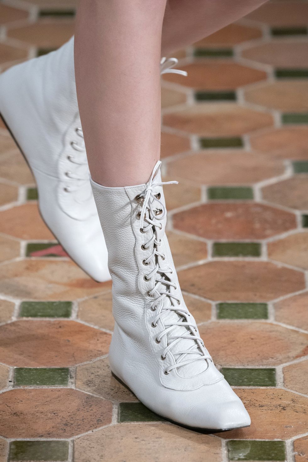 百搭必备鞋子经典款有哪些,女装夏季穿搭高级潮鞋