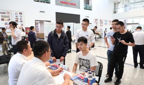 11个专业就业率100%！最近，世界500强企业都来陕西这所大学抢人了！