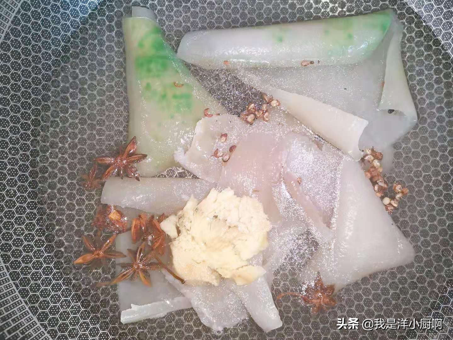 下酒菜脆爽猪皮,猪皮这么做再也不用买下酒菜了