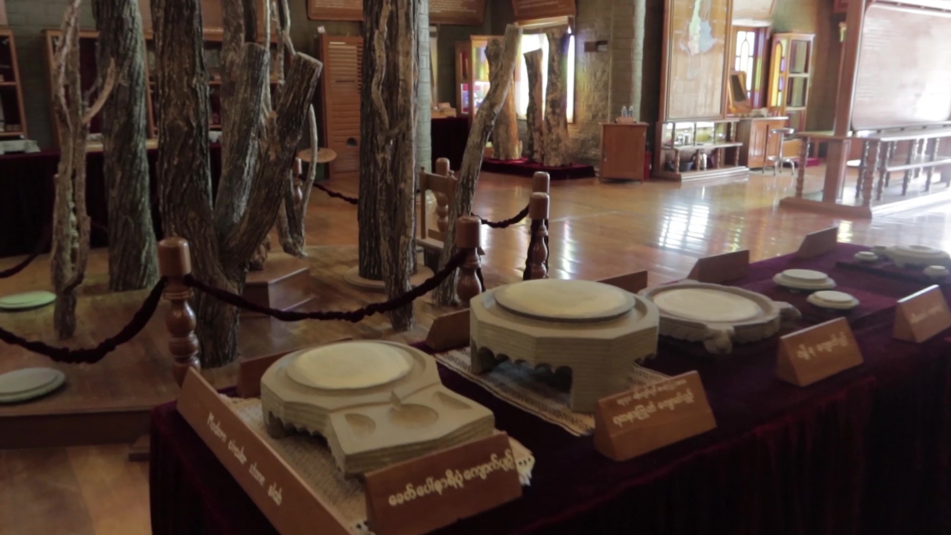 到缅甸你就可以看到满大街的大花脸，哪他们脸上的东西是什么？