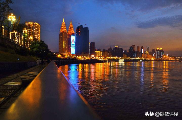 重庆南滨路看夜景什么位置合适,重庆南滨路的风景晚上