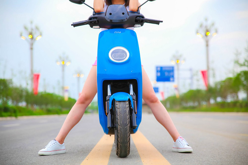 小牛最新电动车测评,小牛军绿色经典款电动车